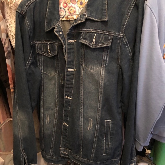 Sold Men’s jean jacket 4x